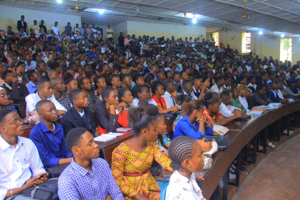 Cours en amphithéâtre, Université de Kinshasa
